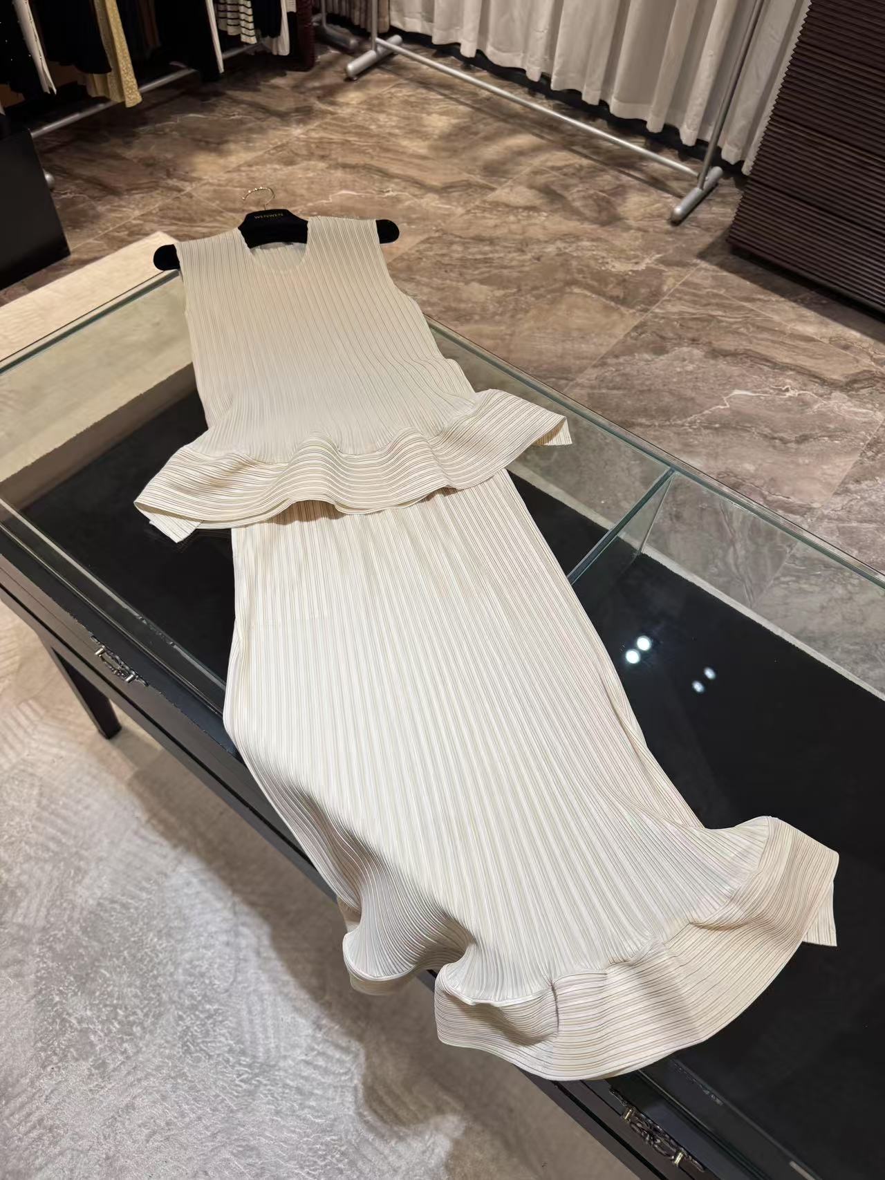 WW2025新款女士气质时尚休闲显瘦修身连衣裙W201121