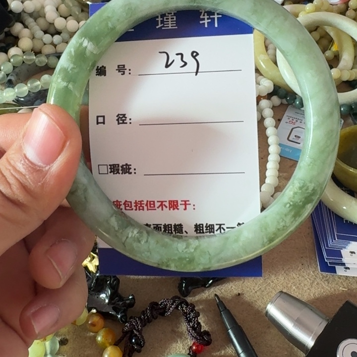 玄***中蛇纹石玉未镶嵌手镯