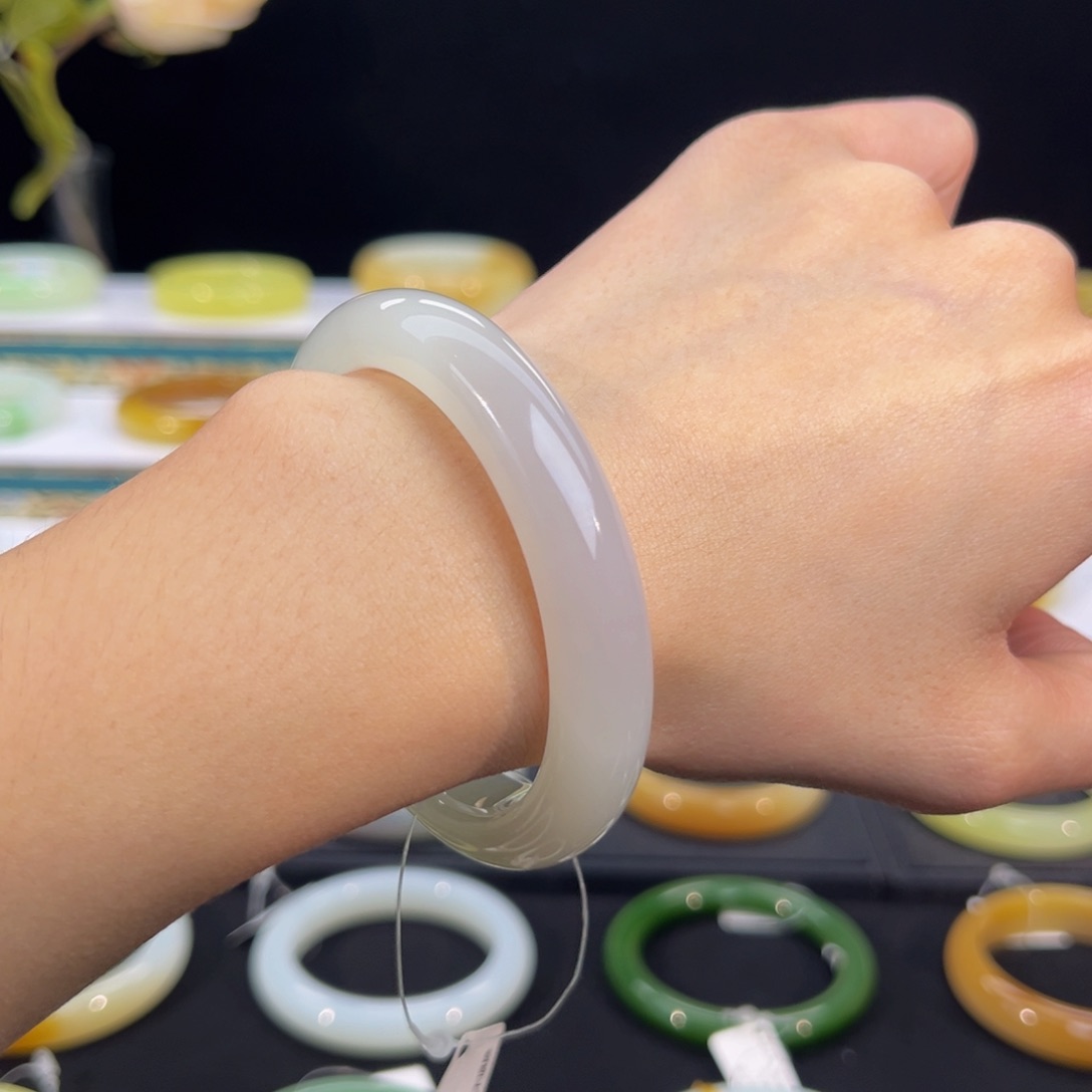 未镶嵌手镯和田玉