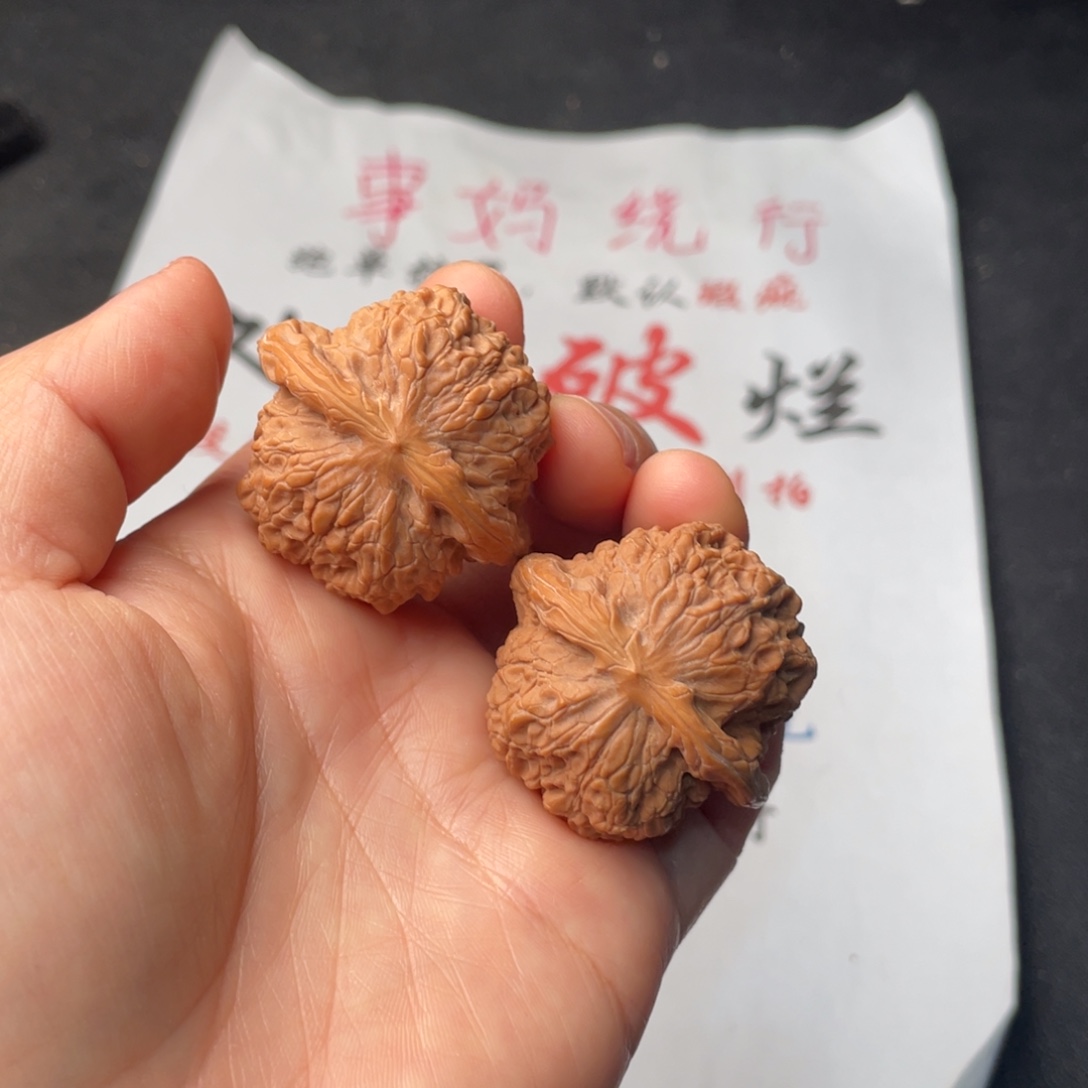 文玩核桃把件327。37血麒麟