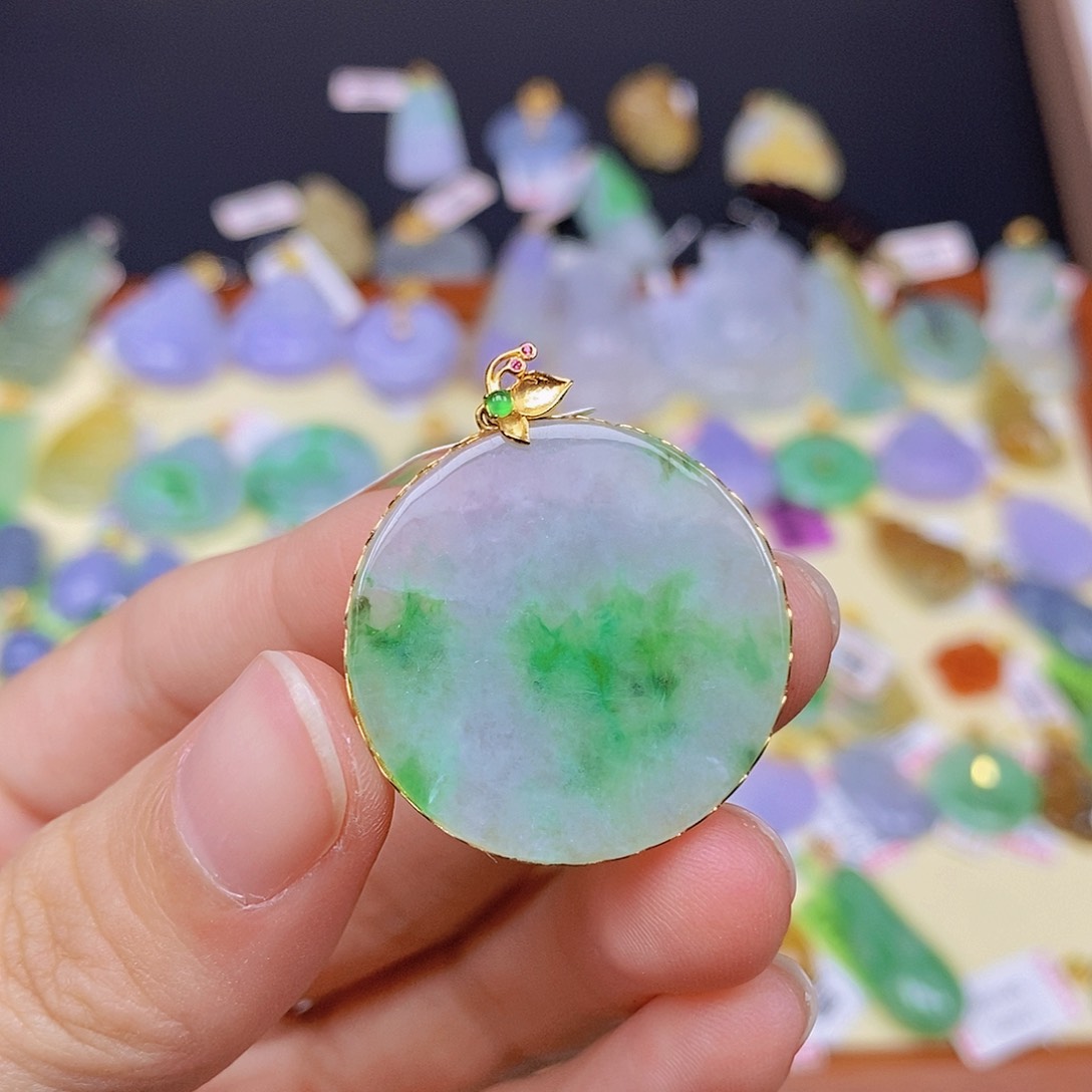 翡翠颈饰18K金镶嵌翡翠