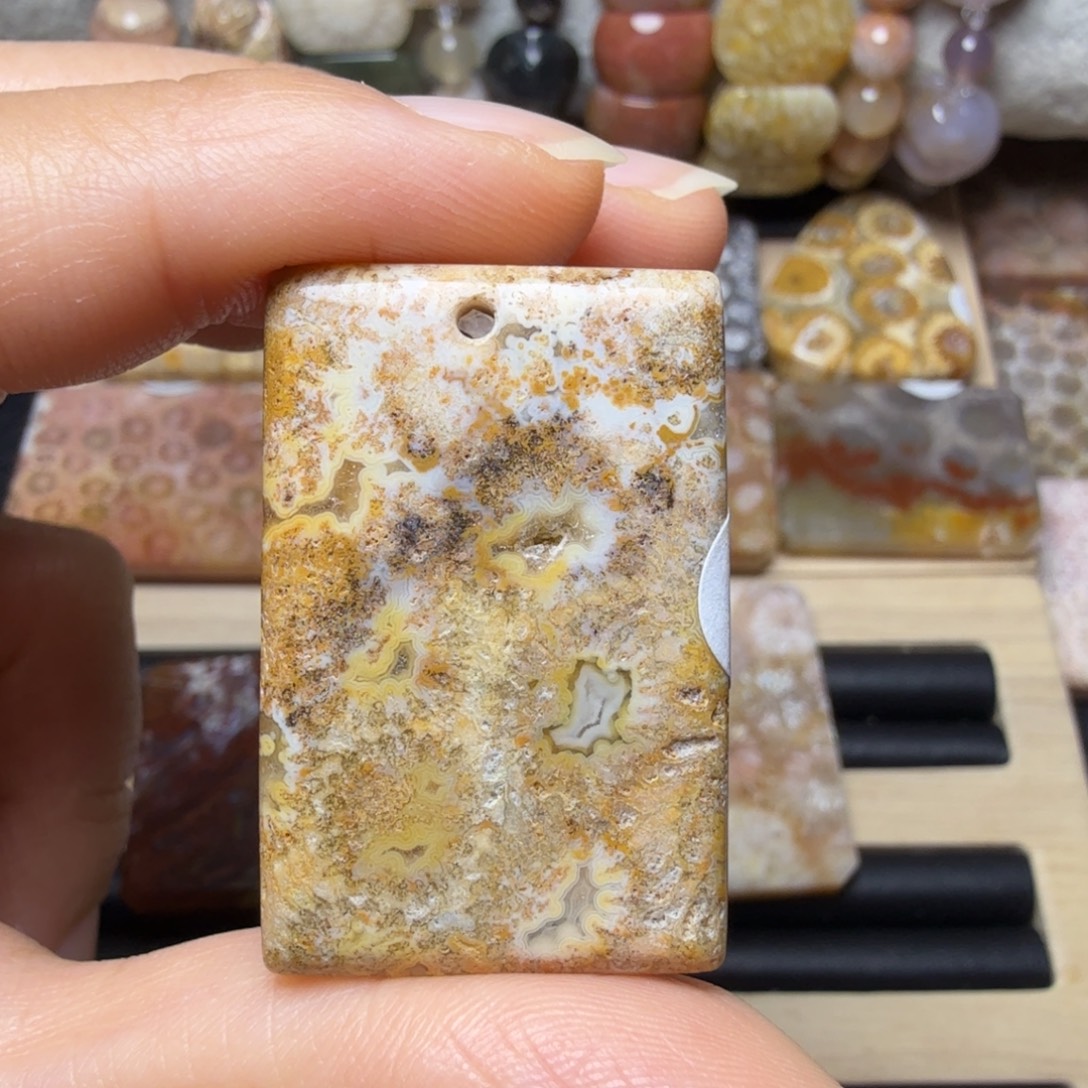 硅化玉未镶嵌再生花纹，骨骼款