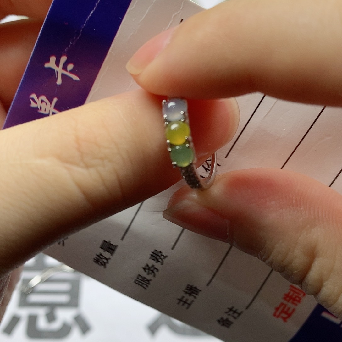 翡翠戒指未镶嵌翡翠戒面