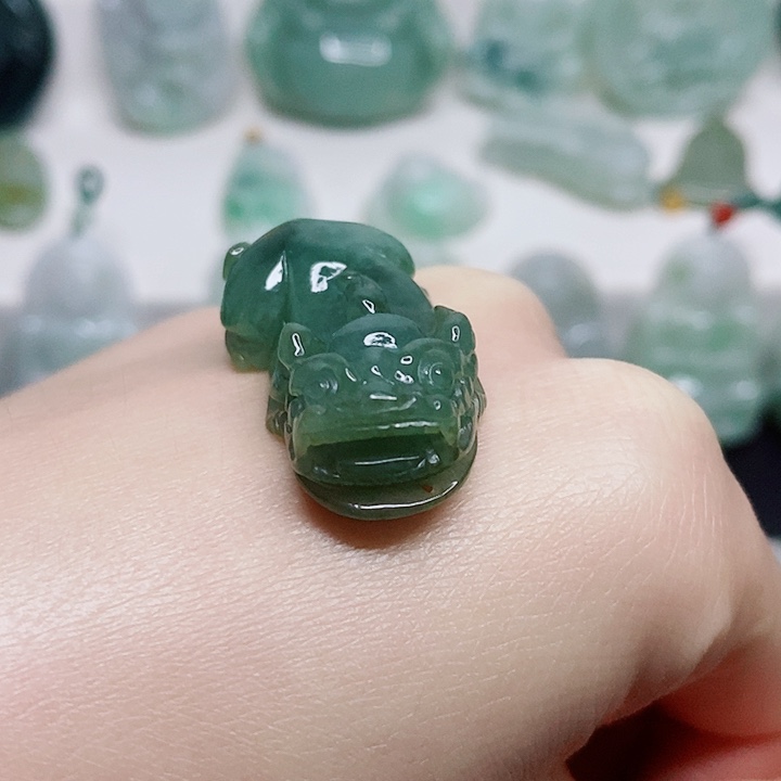 翡翠未镶嵌颈饰吊坠