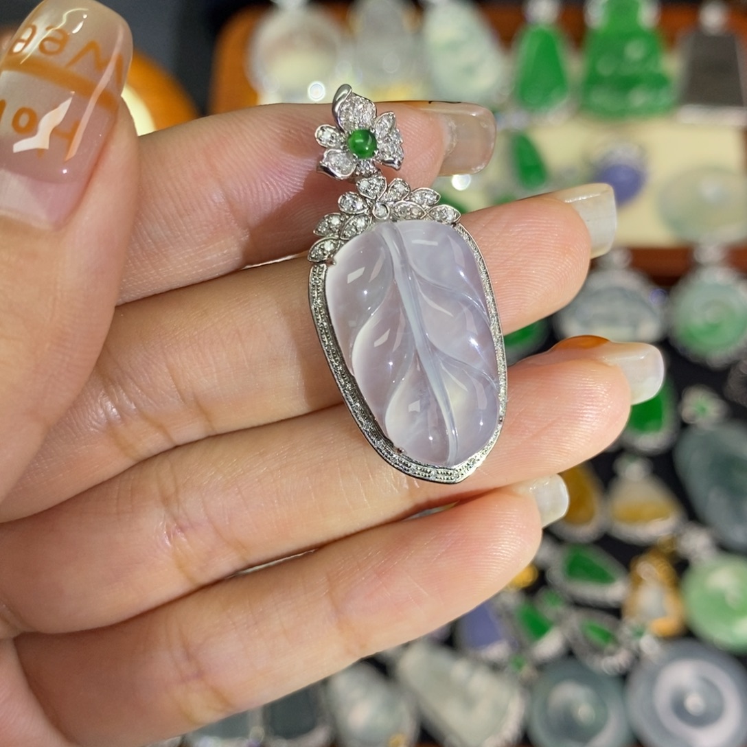 翡翠18K金镶嵌颈饰A