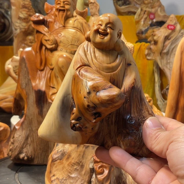 柏木（崖柏）点***捺崖柏  弥勒