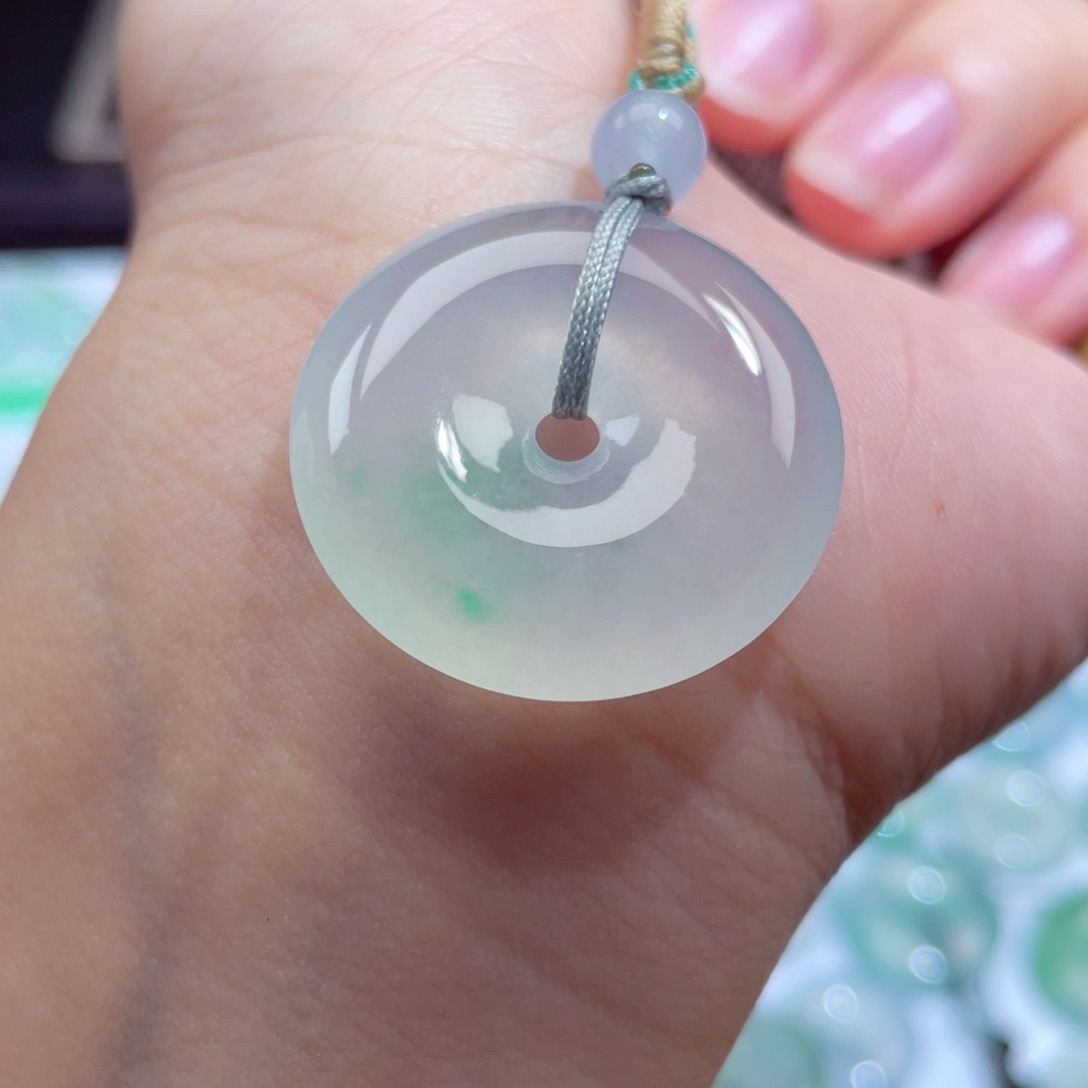 颈饰未镶嵌翡翠平安扣