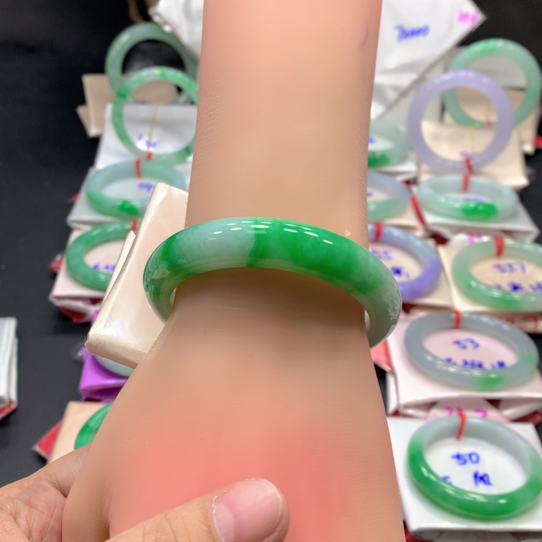 翡翠未镶嵌手镯翡翠