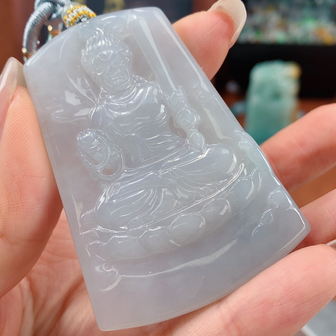 翡翠未镶嵌颈饰不动