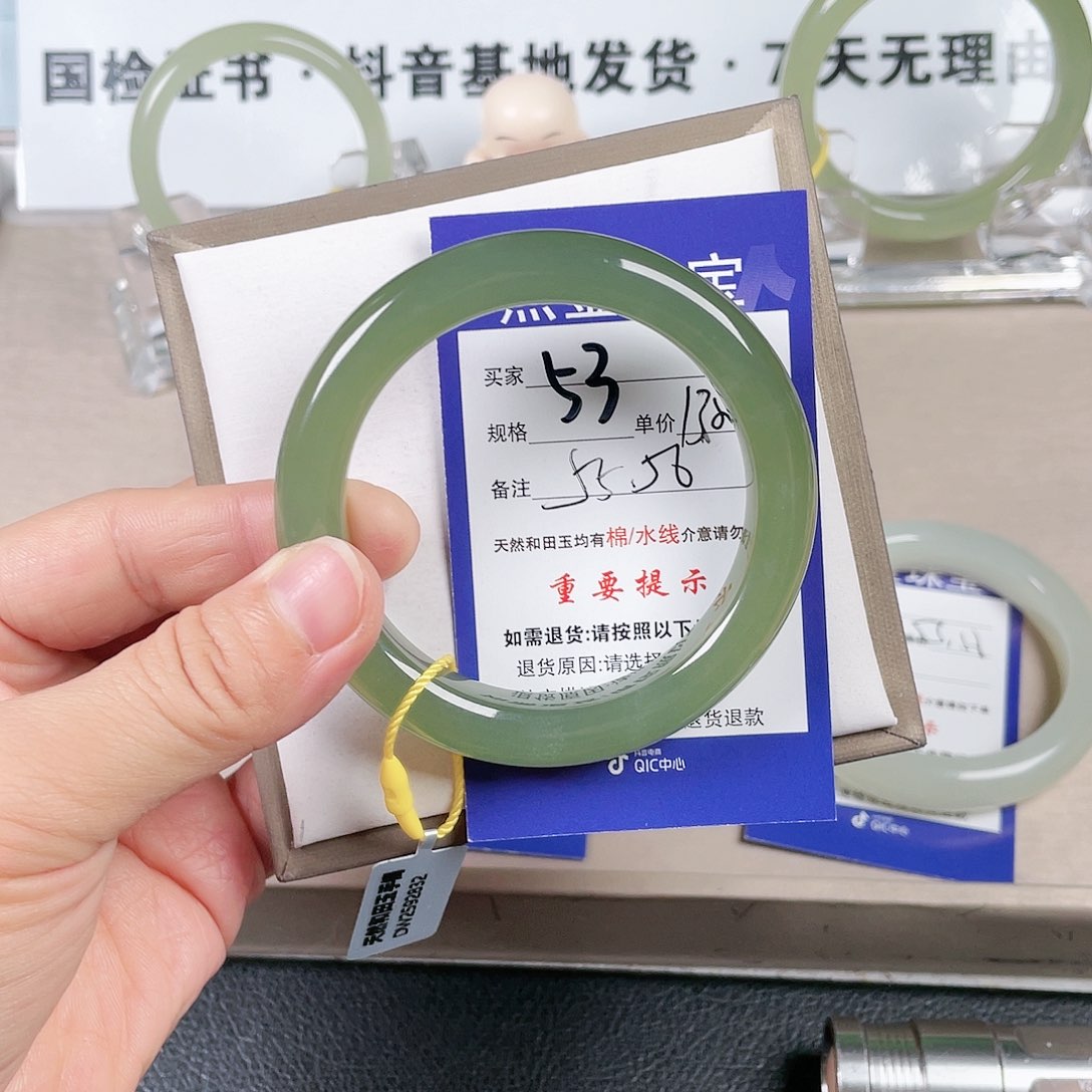 和田玉手镯未镶嵌