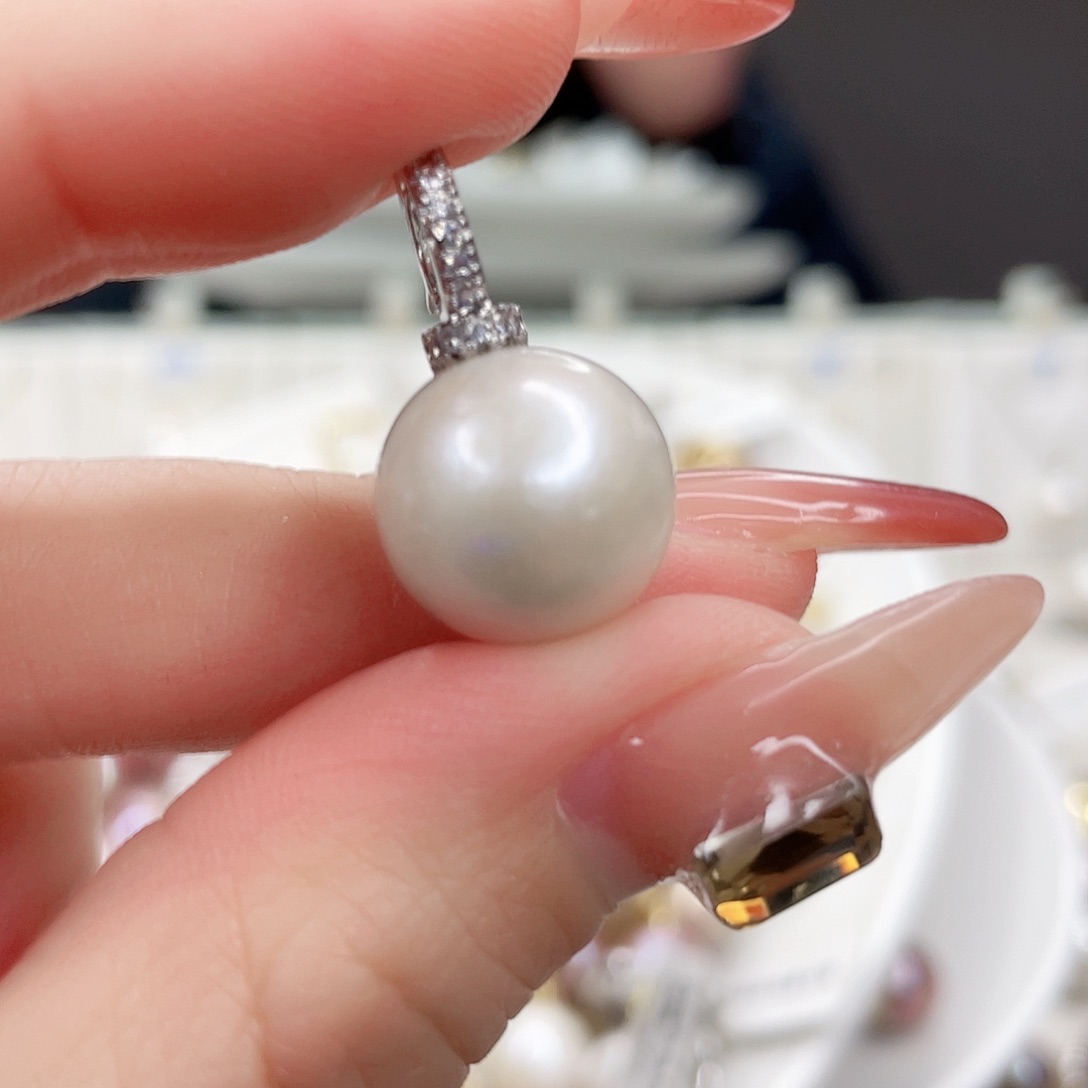 淡水珍珠吊坠(赠链)未镶嵌