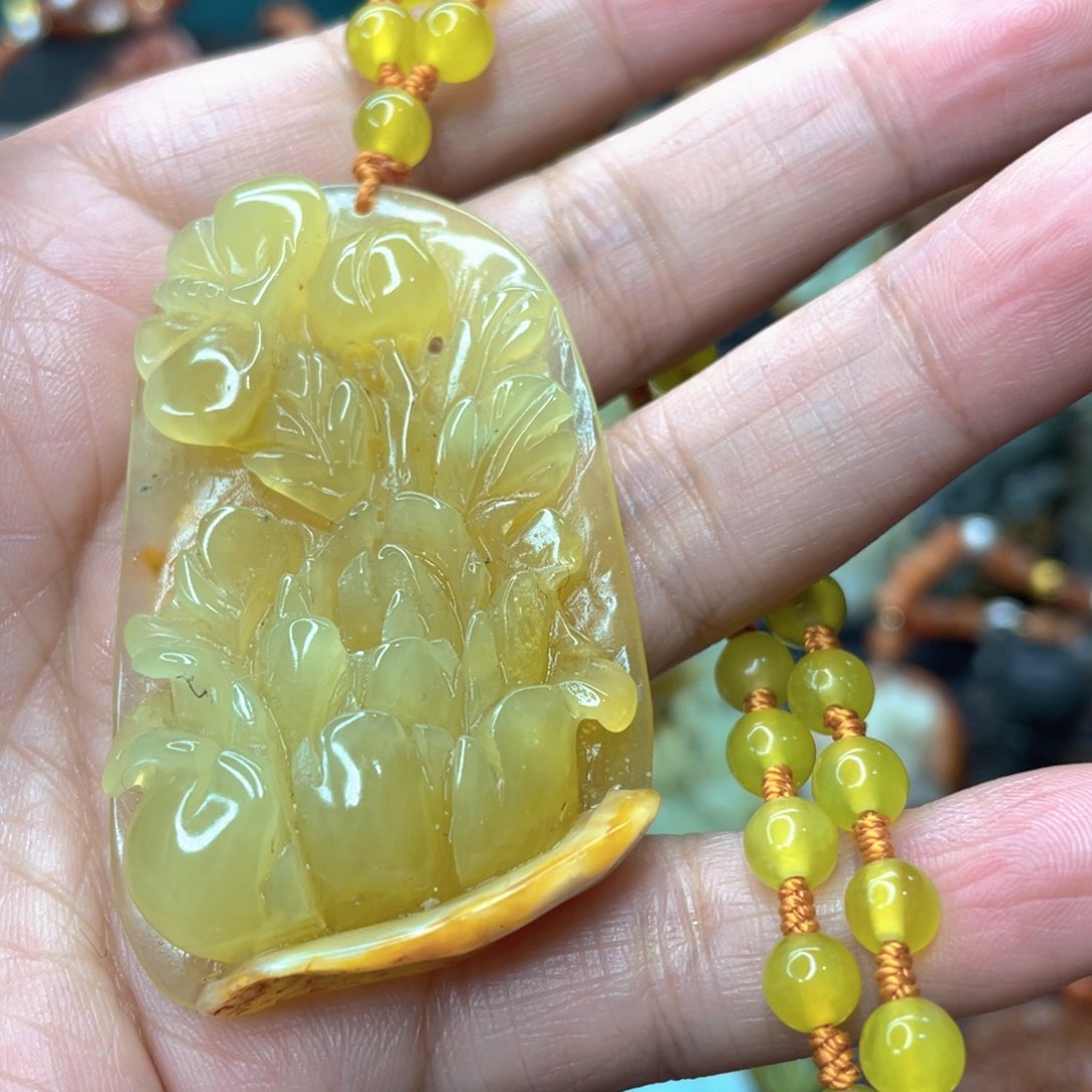 蛇纹石玉颈饰未镶嵌