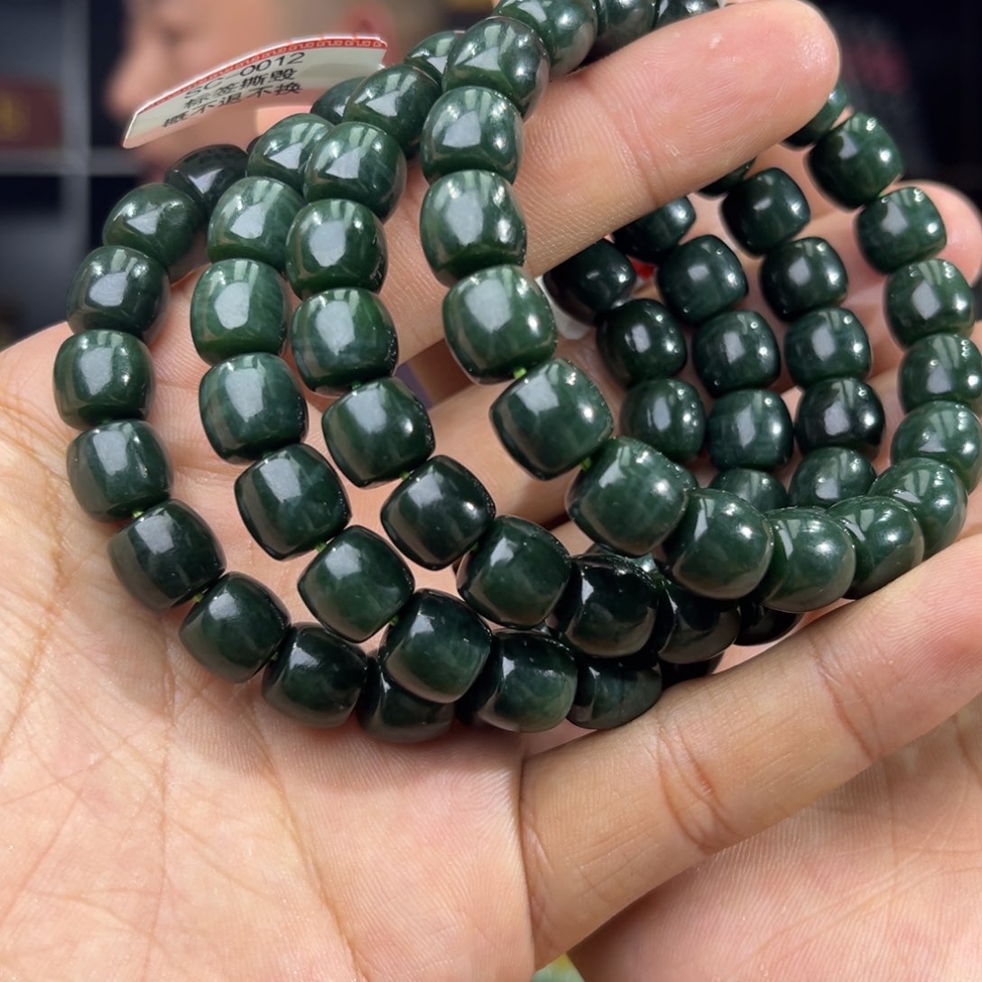 和田玉手串未镶嵌纯天然俄乌兰海菠菜绿10多样性发其一