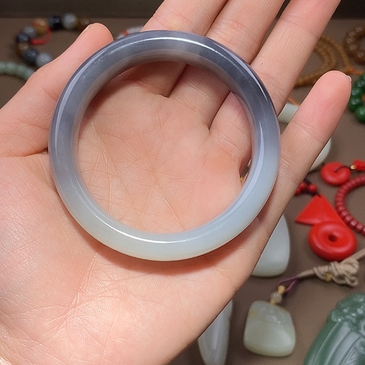 和田玉手镯未镶嵌味***.