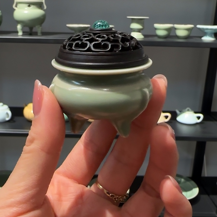 杨盛侃豆青带盖mini香炉