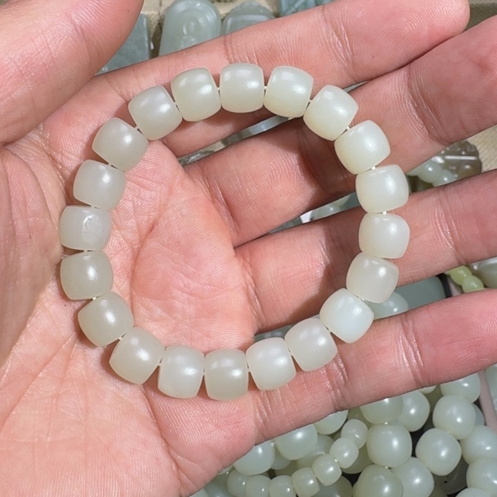 和田玉颈饰未镶嵌.***上