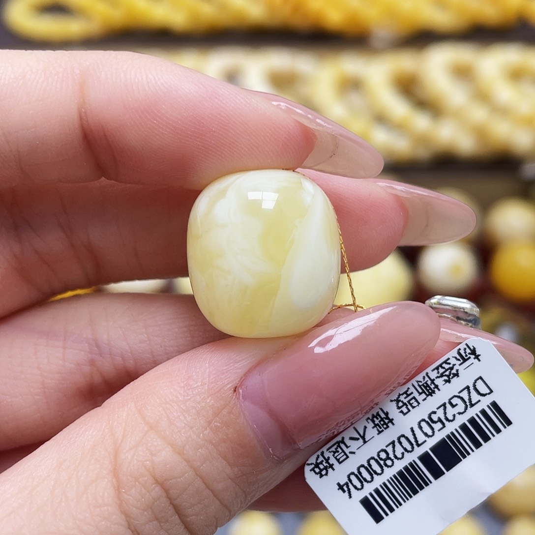 未镶嵌琥珀裸石16.3*17.6mm桶珠