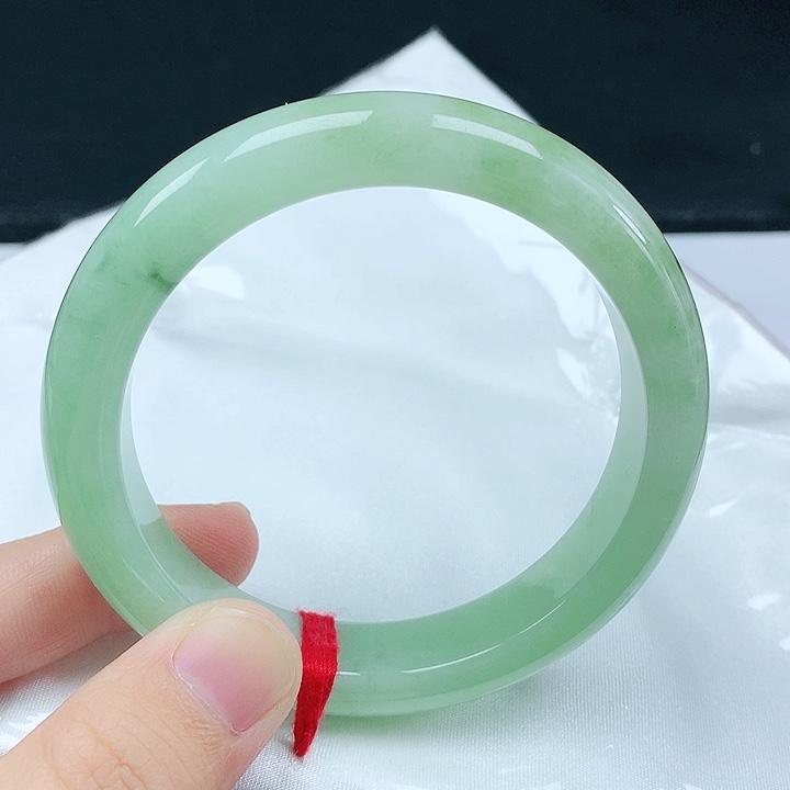 翡翠手镯未镶嵌天然翡翠手镯