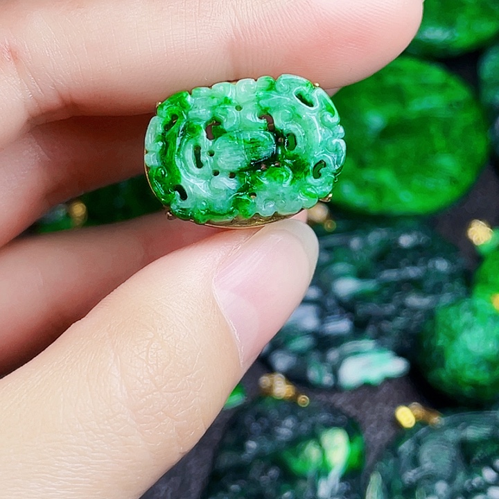 翡翠银S925镶嵌颈饰多样性