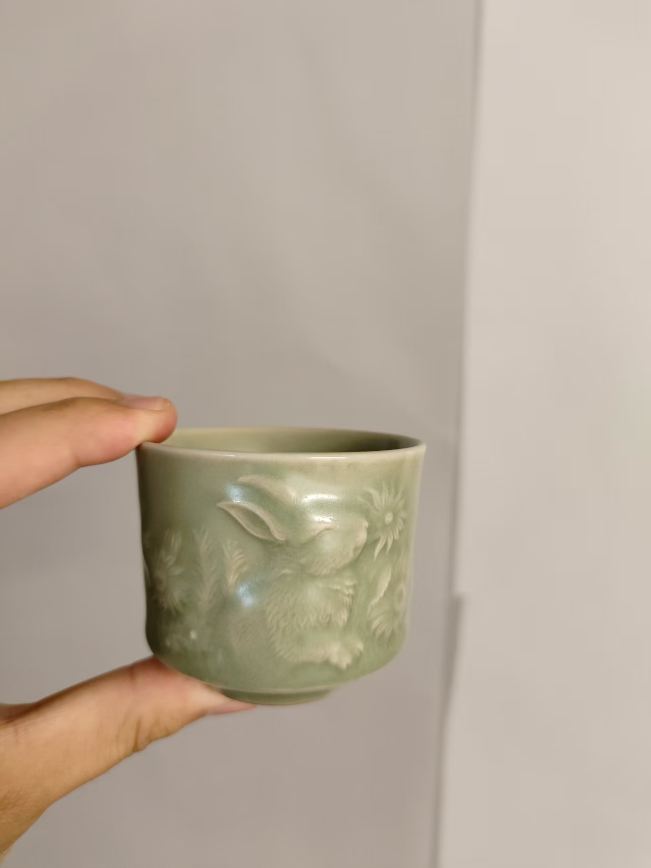 豆青哑光兔纹小杯微瑕