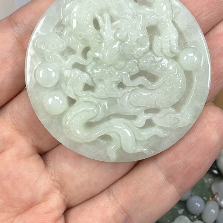 翡翠挂件未镶嵌翡翠