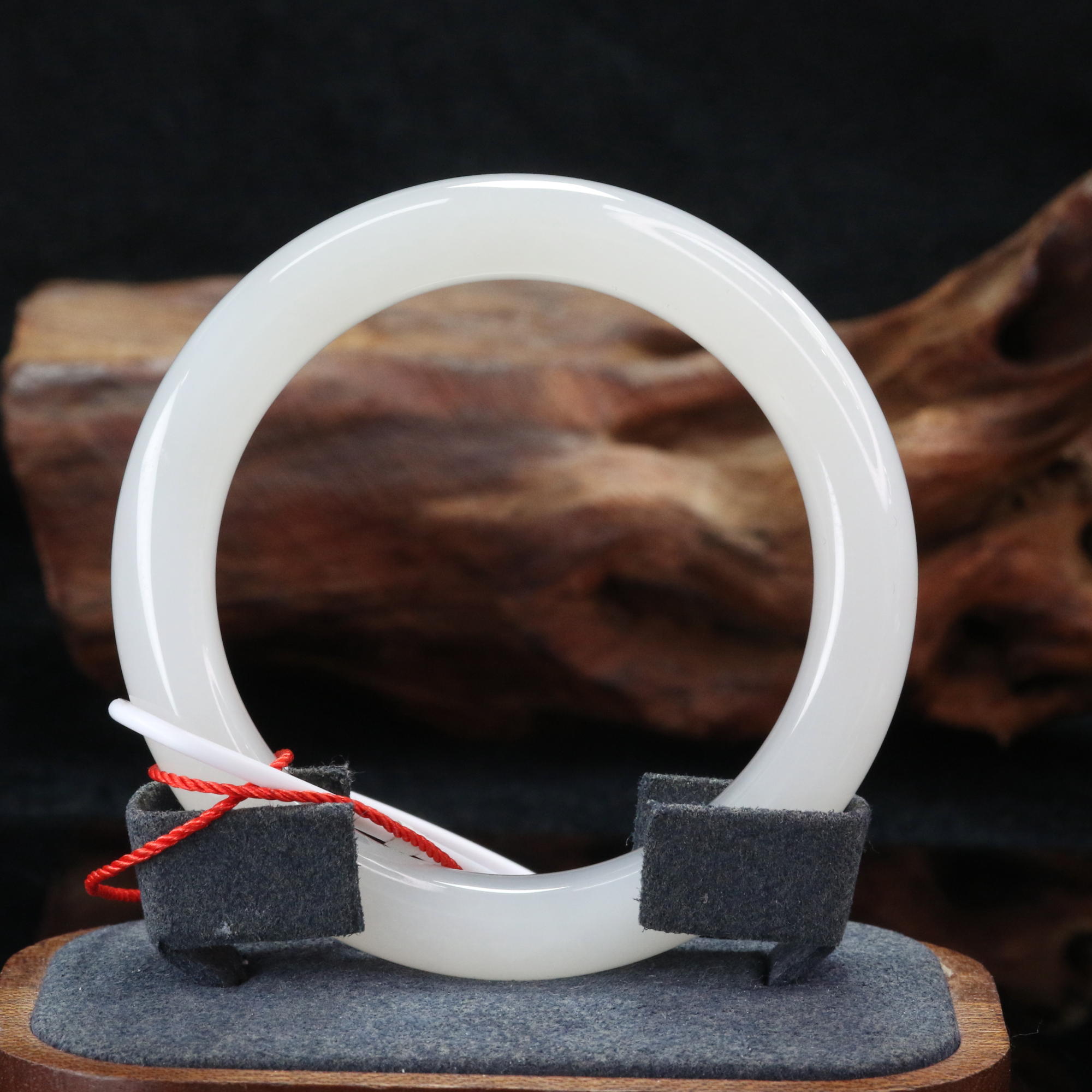 21和田玉光脂白手镯/100133北京中保拍卖