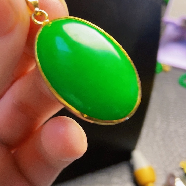 翡翠18K金镶嵌颈饰