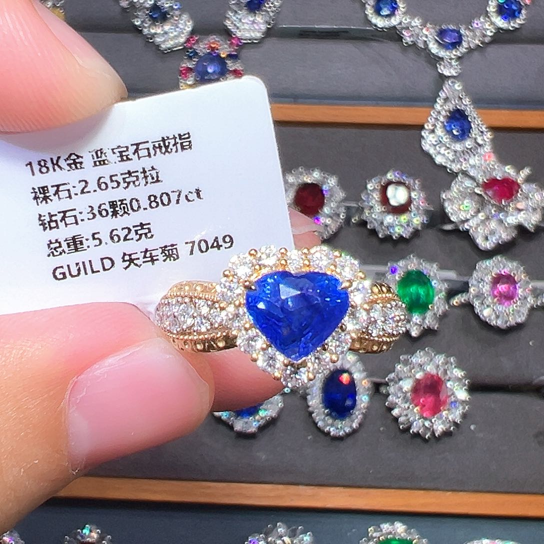 戒指18K金镶嵌红宝石