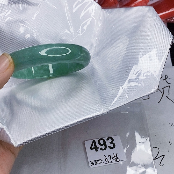 翡翠未镶嵌手镯一图一物实物为准（微瑕处理）
