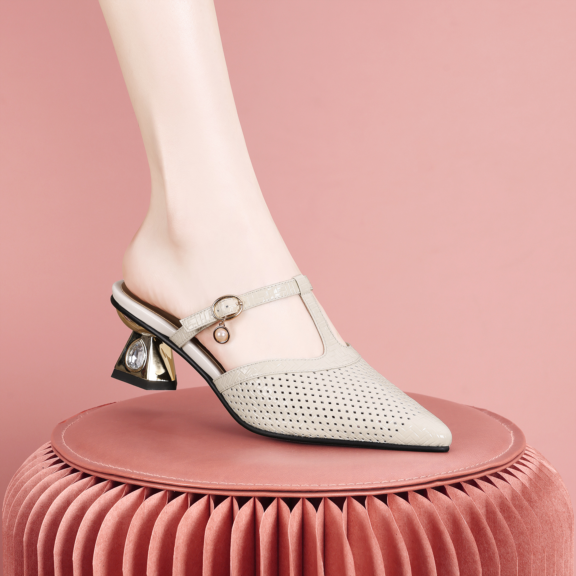 梵芮诗2025新款夏季镂空透气高级感个性穿搭粗跟低跟凉拖鞋-1568