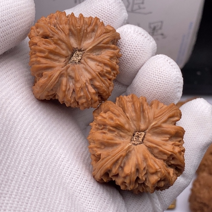 文玩核桃把件昨**空南疆石40