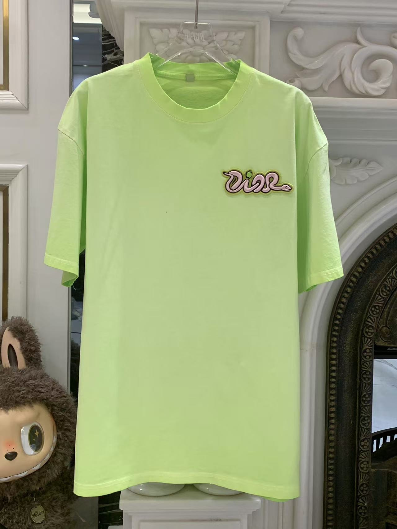 包嫂-【W014绿色英文】2025年春季新衣立体钻清新简约款