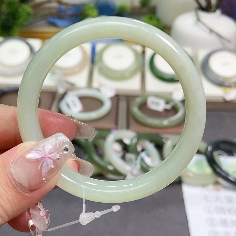 【闪购商品】和田玉手镯未镶嵌蜂蜜水