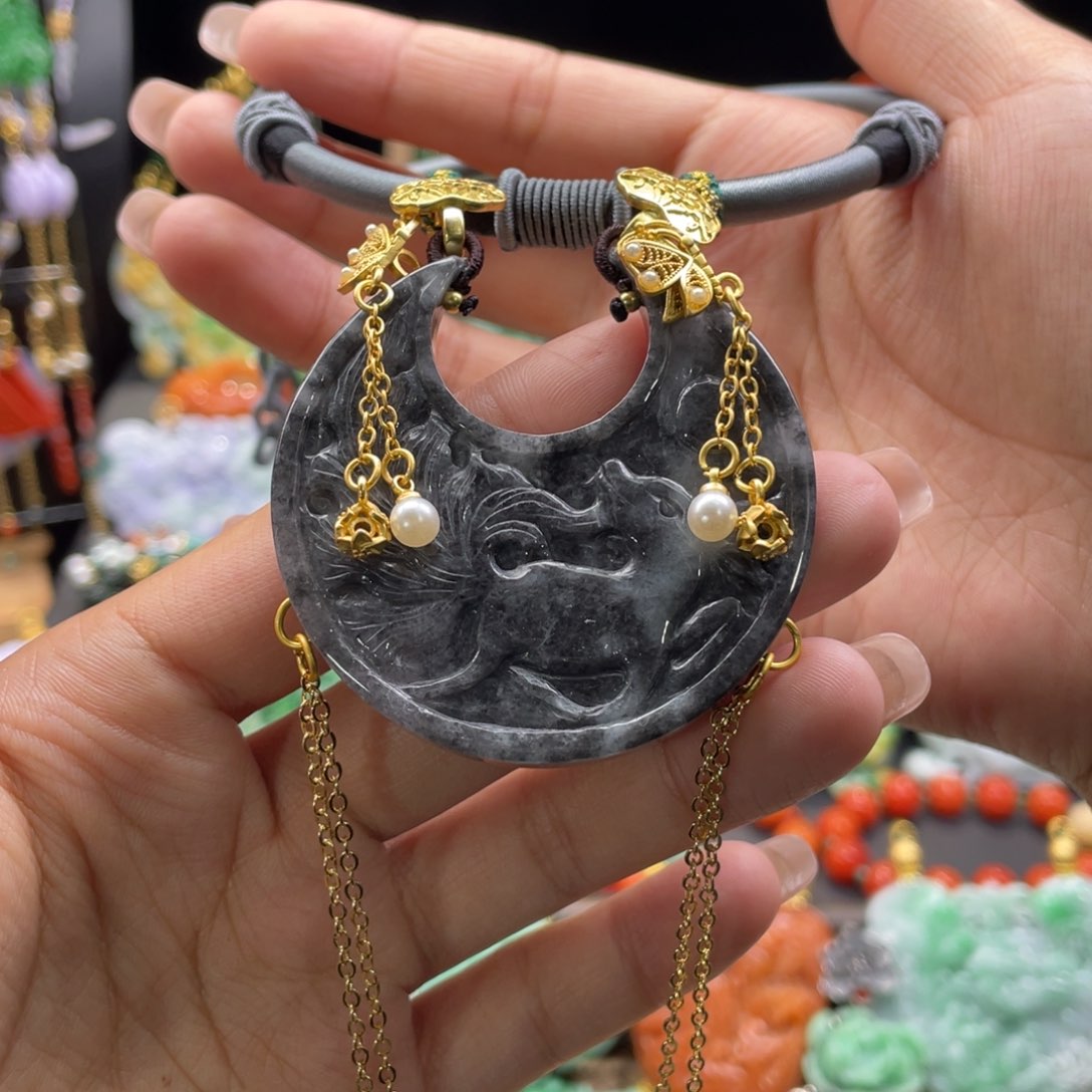 翡翠颈饰未镶嵌代编织