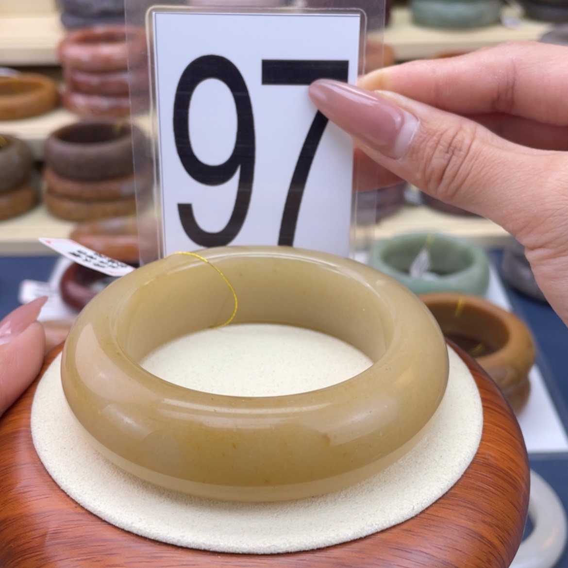 【闪购商品】石英质玉手镯未镶嵌