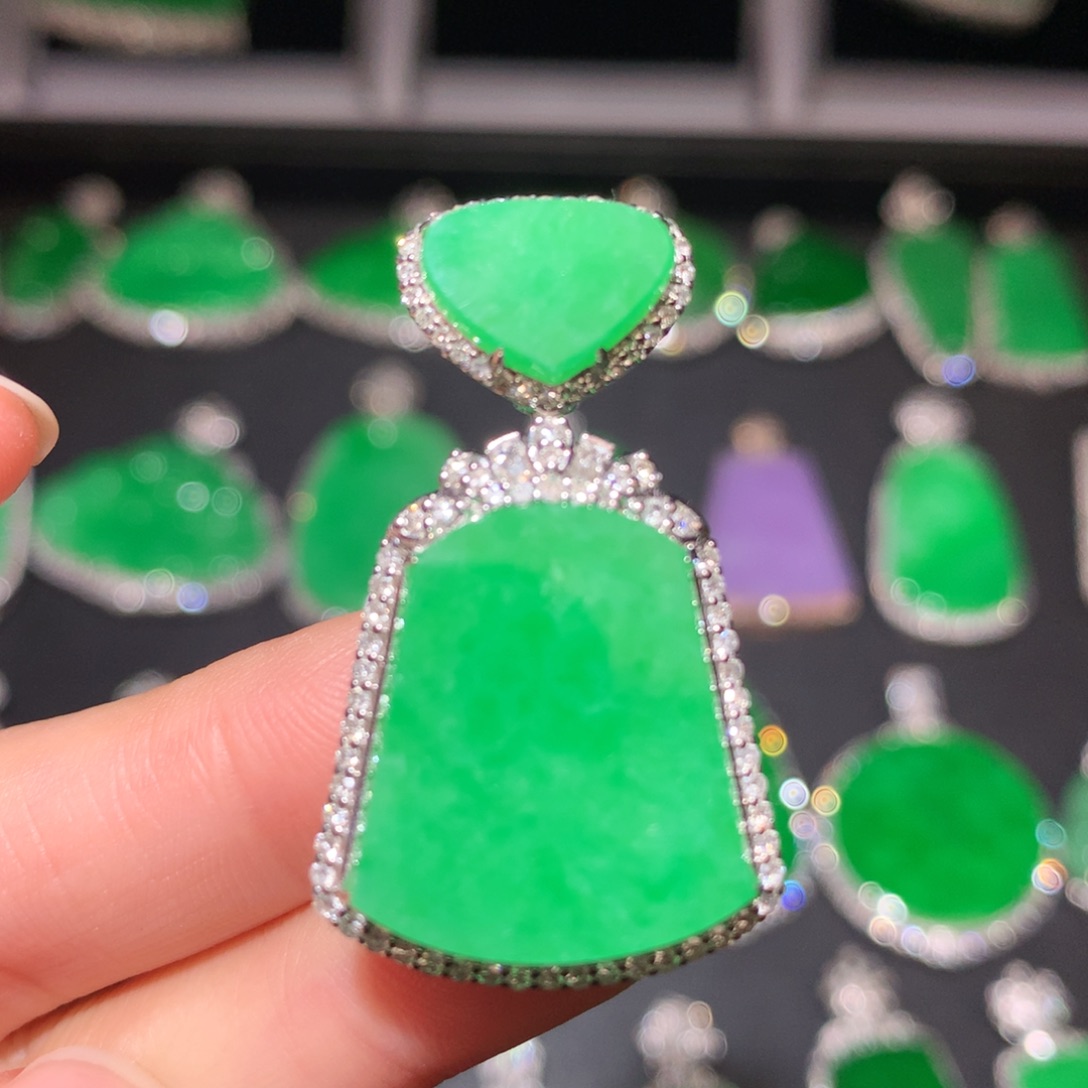 翡翠颈饰18K金镶嵌翡翠