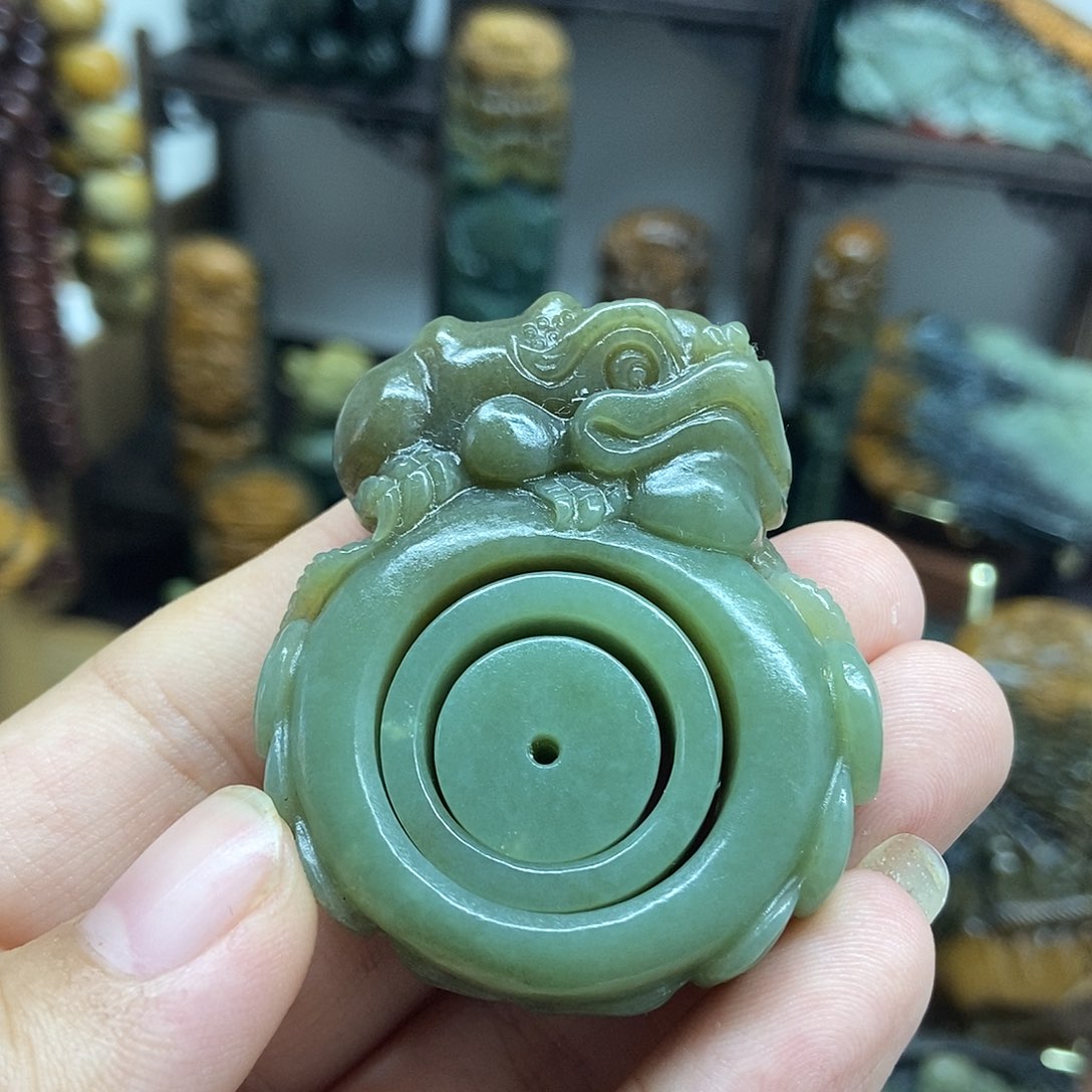 岫岩河磨玉（透闪石质玉）未镶嵌把件思*