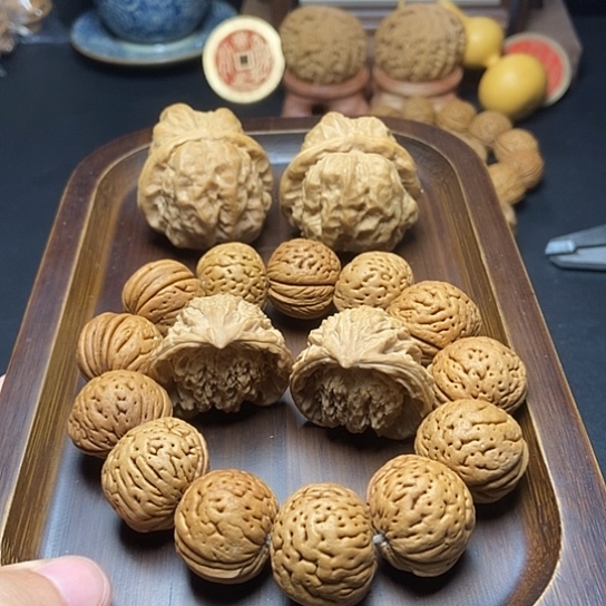 蛤蟆头手把件文玩核桃
