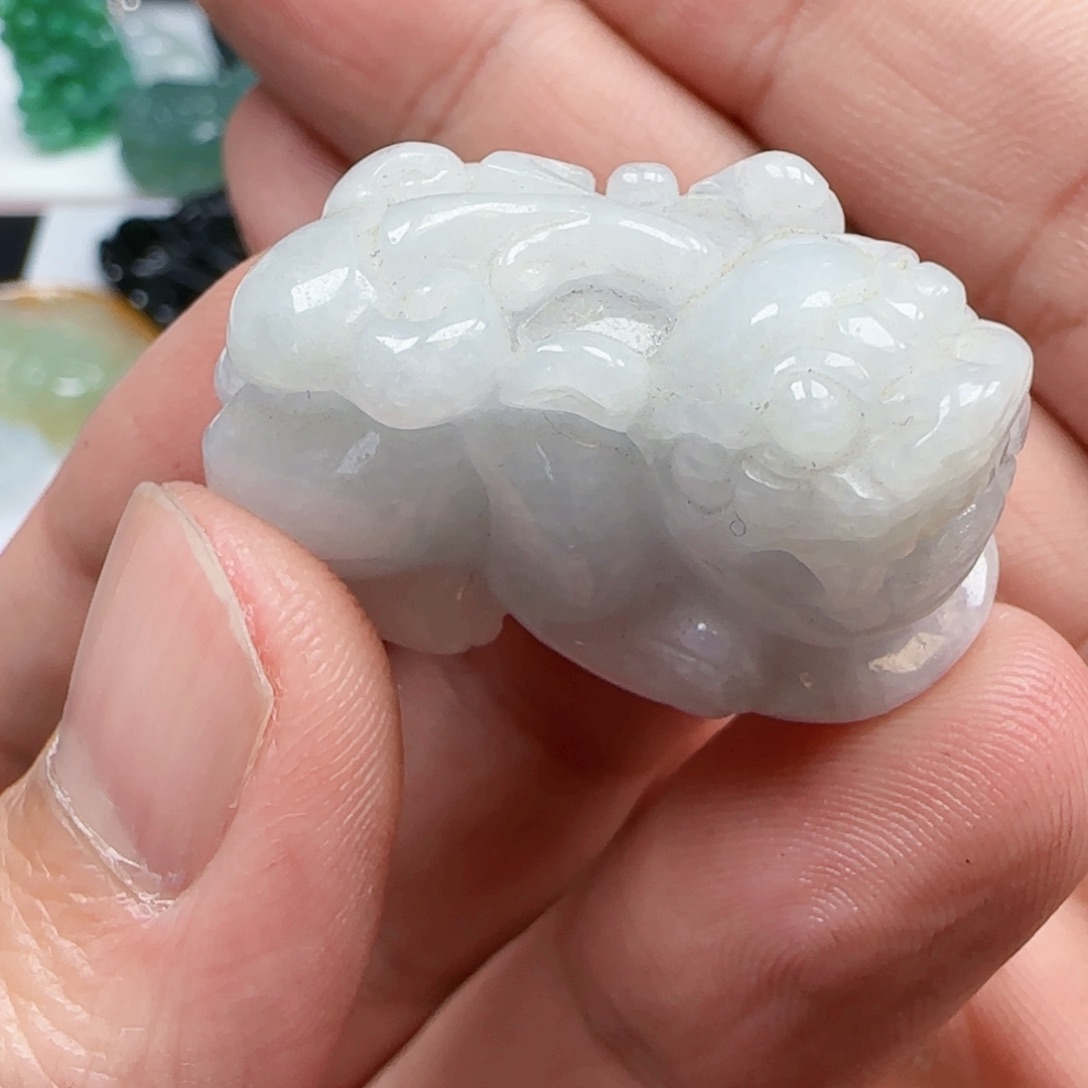 翡翠未镶嵌颈饰貔貅