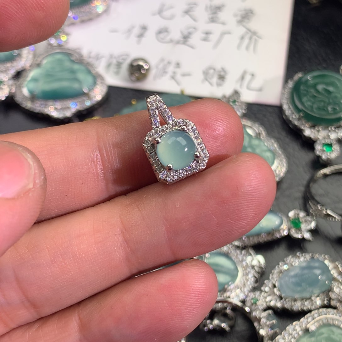 翡翠颈饰未镶嵌小提溜