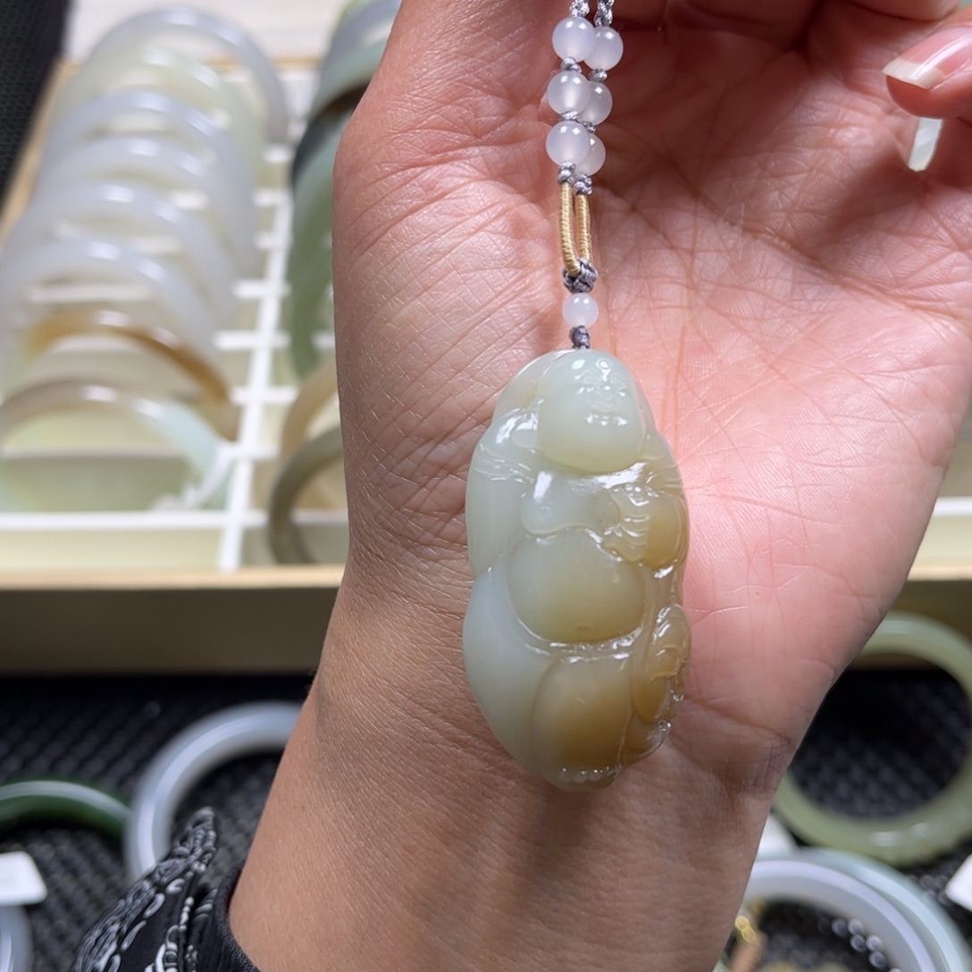 和田玉未镶嵌吊坠(赠链)