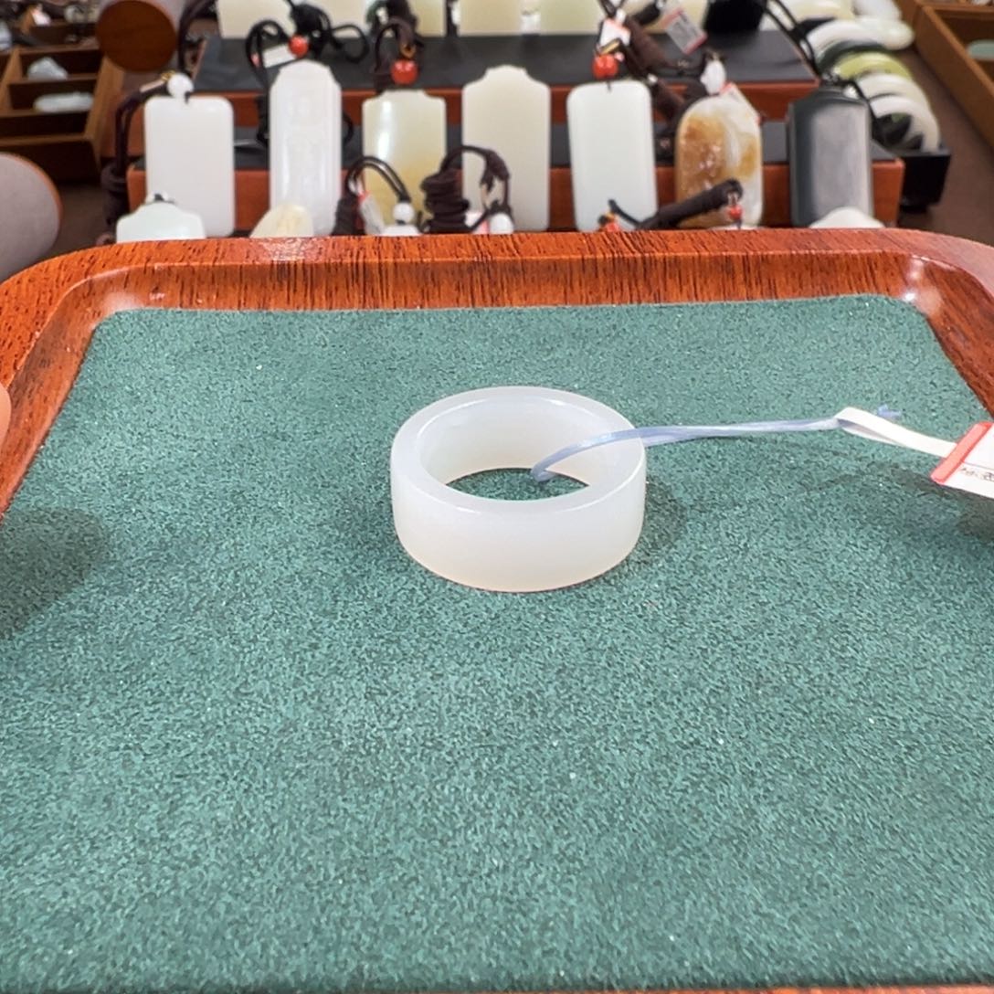 早***觉和田玉未镶嵌颈饰