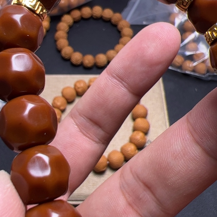 猴头核桃手串拖拉机