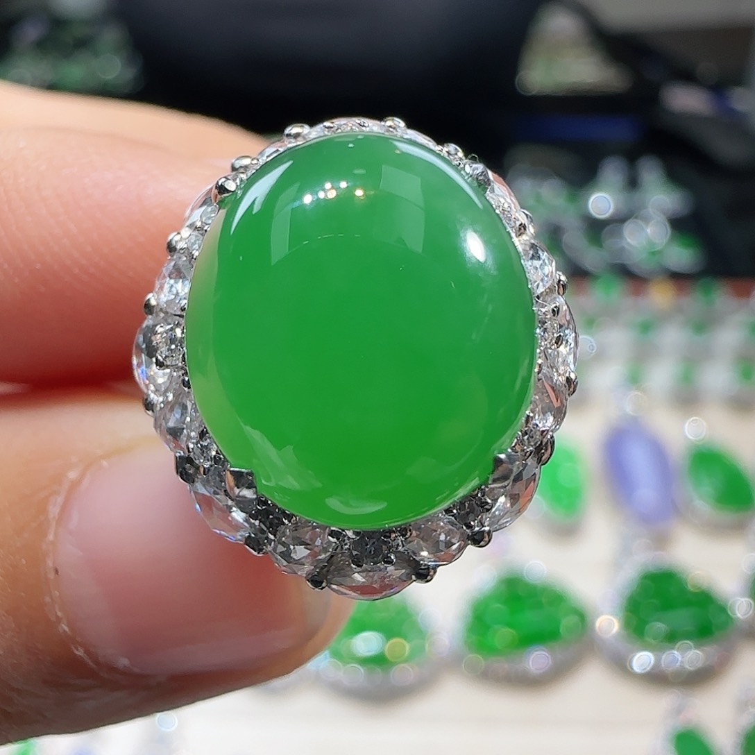 翡翠吊坠(不含链)18K金镶嵌