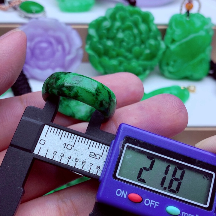 翡翠未镶嵌戒指戒指