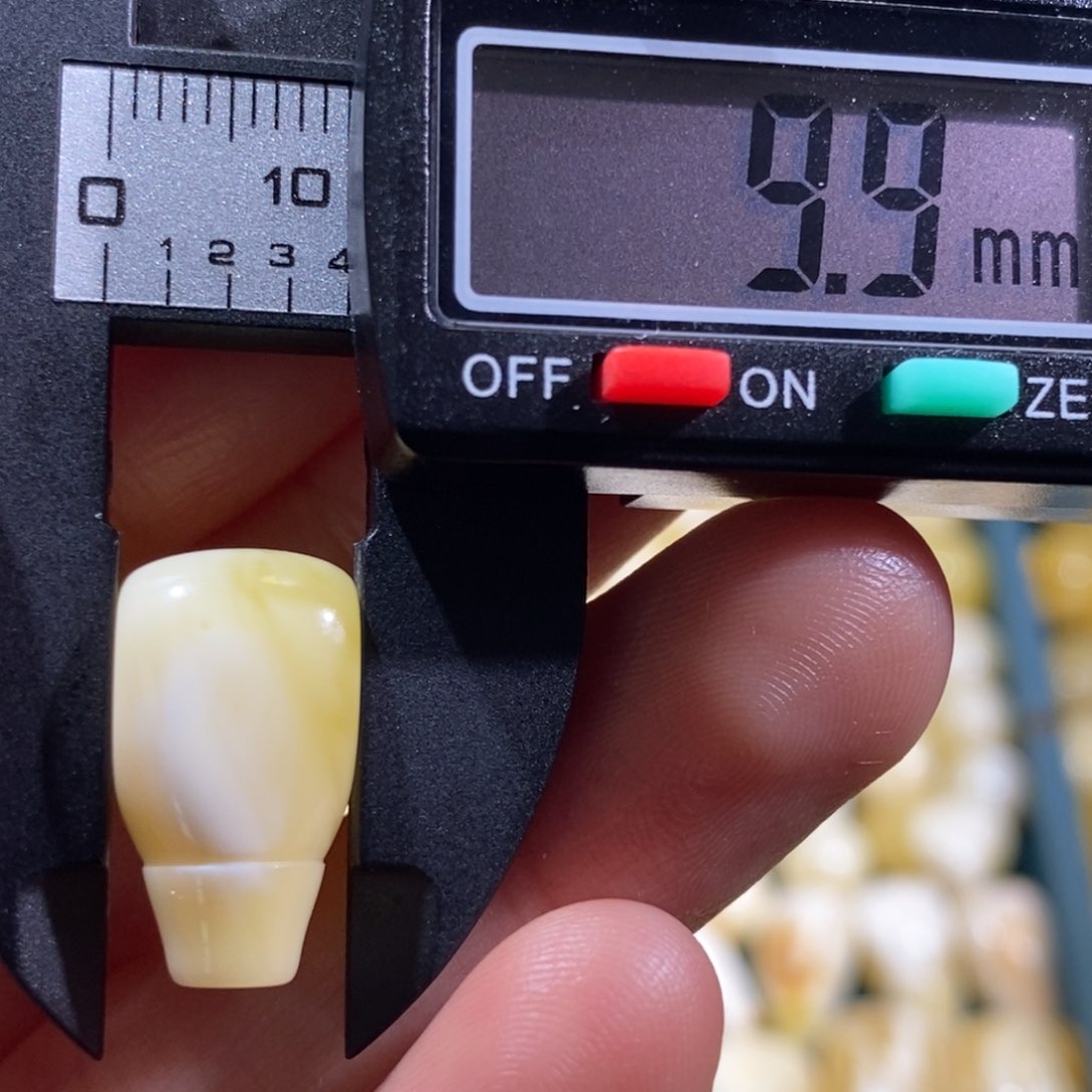 未镶嵌蜜蜡裸石配饰