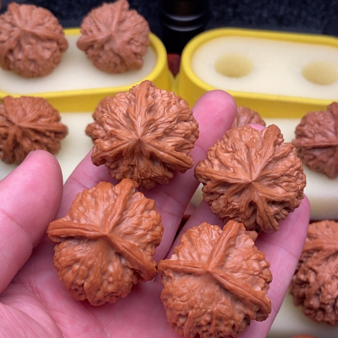 文玩核桃把件向*文山36金锭36