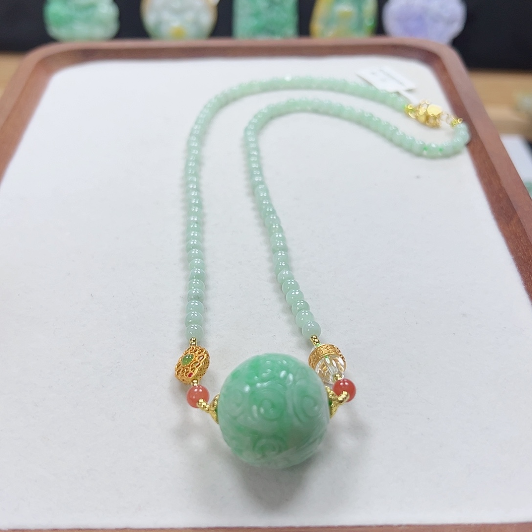 颈饰未镶嵌翡翠吊坠