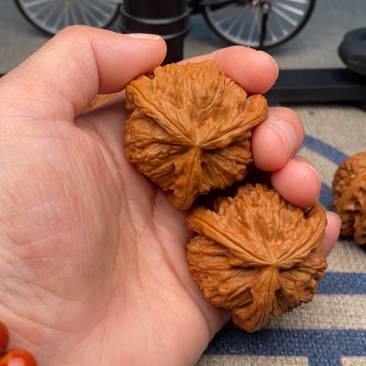 吊坠文玩核桃大**容三棱