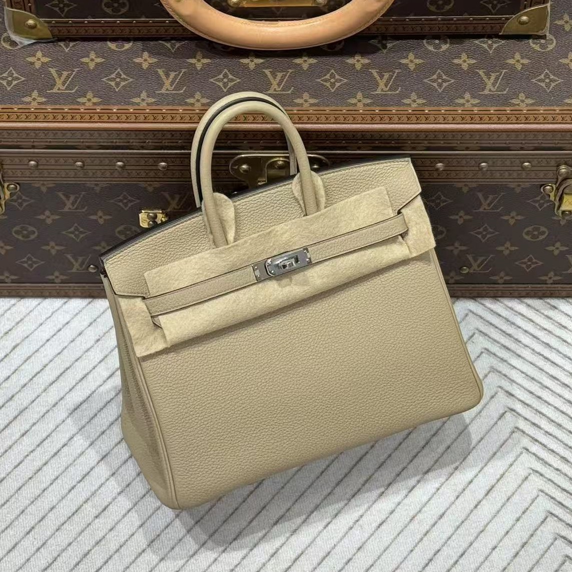 未使用 Hermes/爱马仕 lina/u刻bk25风衣灰内拼杜鹃红银扣包